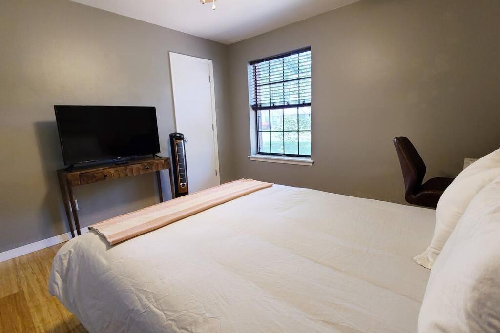 Centrally Located In Rogers And Bentonville! -Private Rooms Екстериор снимка
