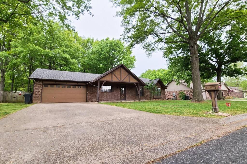 Centrally Located In Rogers And Bentonville! -Private Rooms Екстериор снимка