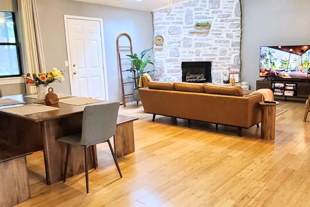 Centrally Located In Rogers And Bentonville! -Private Rooms Екстериор снимка