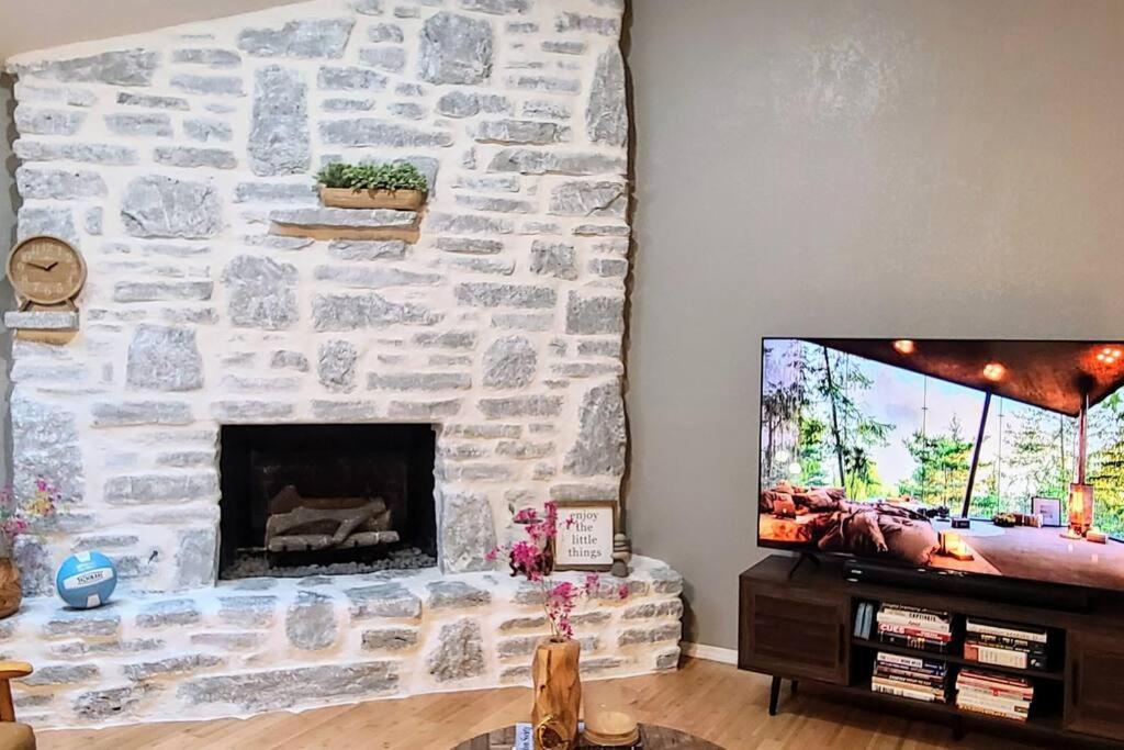 Centrally Located In Rogers And Bentonville! -Private Rooms Екстериор снимка