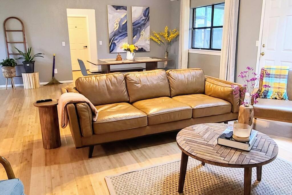 Centrally Located In Rogers And Bentonville! -Private Rooms Екстериор снимка